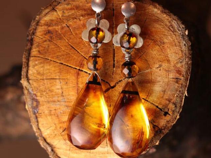 進口俄羅斯琥珀原石報關(guān)公司