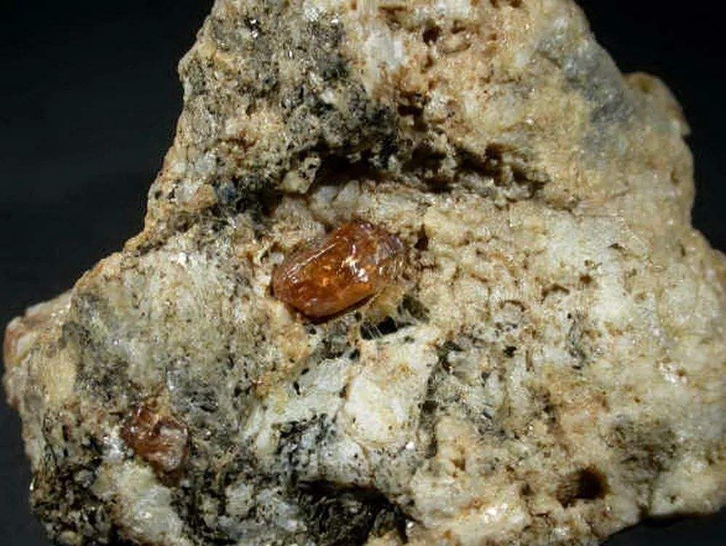 進口非洲鋯礦石報關(guān)代理流程及報關(guān)報檢注意事項