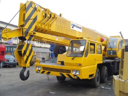 大型吊車可以進口清關(guān)嗎？怎么搬運？